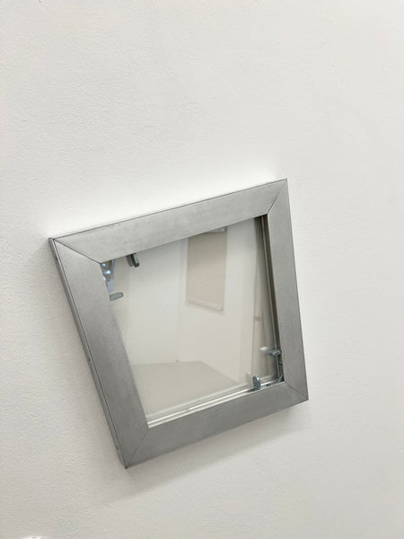 Quentin Lefranc Huis clos, 2026 / 3 parts Mirrored glass and aluminum, 38 x 38 cm